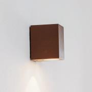 Lucande Rostbrun LED-utomhusvägglampa Tavi, höjd 9,5 cm