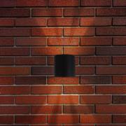 Näve LED-utomhusvägglampa ALECTO, svart, höjd 10 cm, IP54 upp/ner