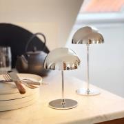 Dyberg Larsen LED-bordslampa Along, kromfärgad, 20 cm