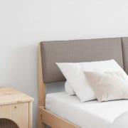 vidaXL Klädd sänggavel Taupe 140 cm Massiv furu