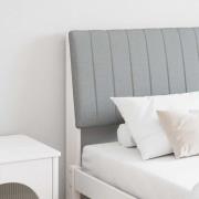 vidaXL Klädd sänggavel Ljusgrå 180 cm Massiv furu