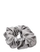 Lenoites Mulberry Silk Scrunchie Grey Grå