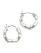 Syster P Bolded Wavy Earrings Silver