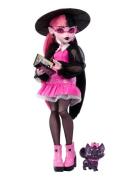 Monster High Draculaura Fashion Doll With Pet Count Fabulous And Acces...