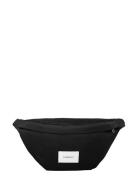 SANDQVIST Ground Crossbody Bag Svart