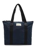 DAY ET Day Gweneth Re-S Bag M Marinblå